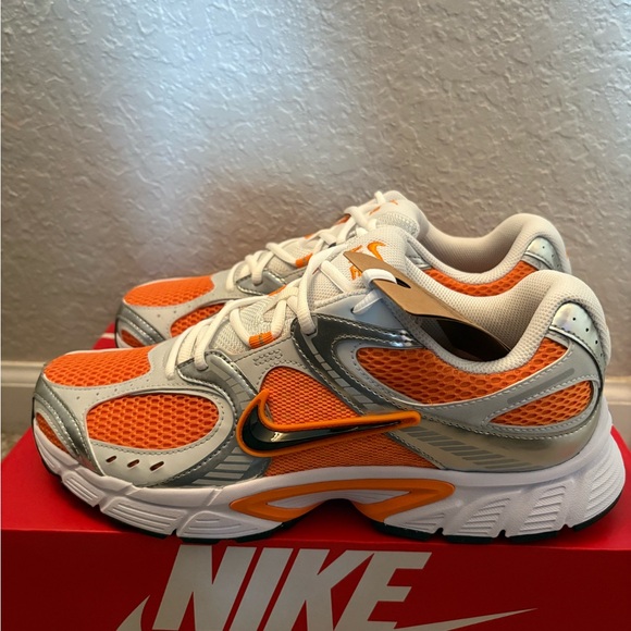 NIKE V5 RNR Orange ‼️STEAL‼️Size 10M - Picture 1 of 5